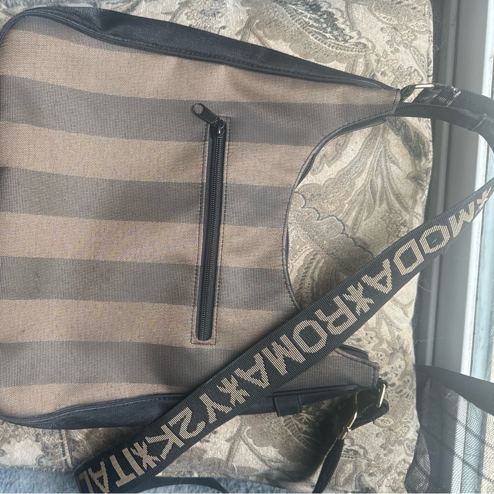 Beautiful Shoulder Bag - Picture 2 of 4